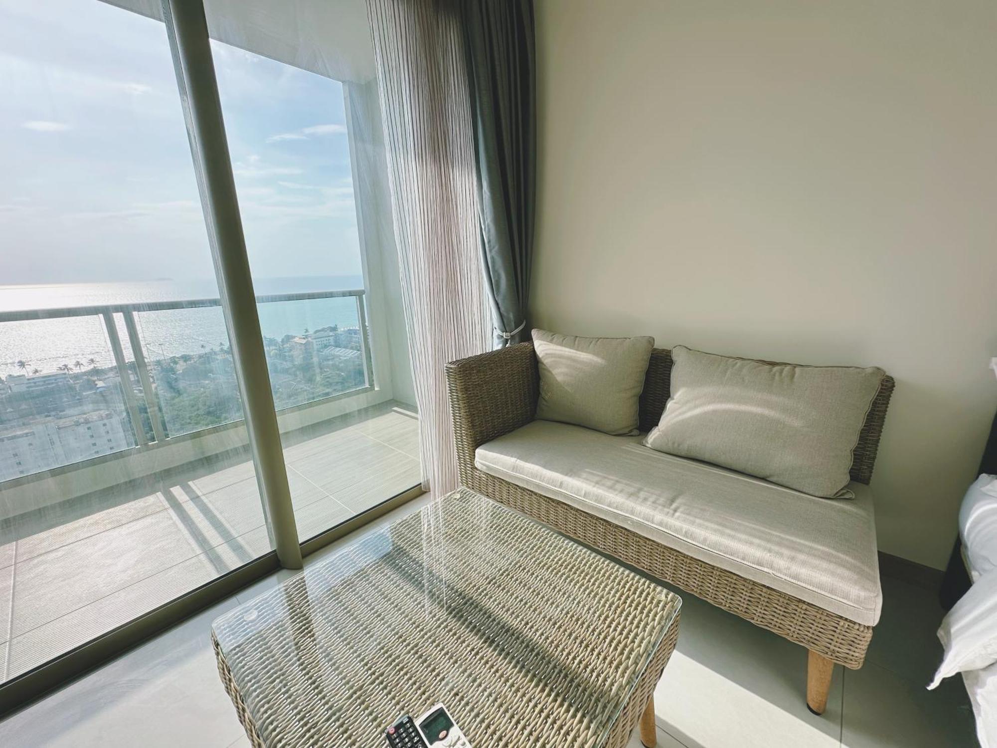 Riviera Jomtien By Daisy Pattaya 2 Apartment Exterior photo